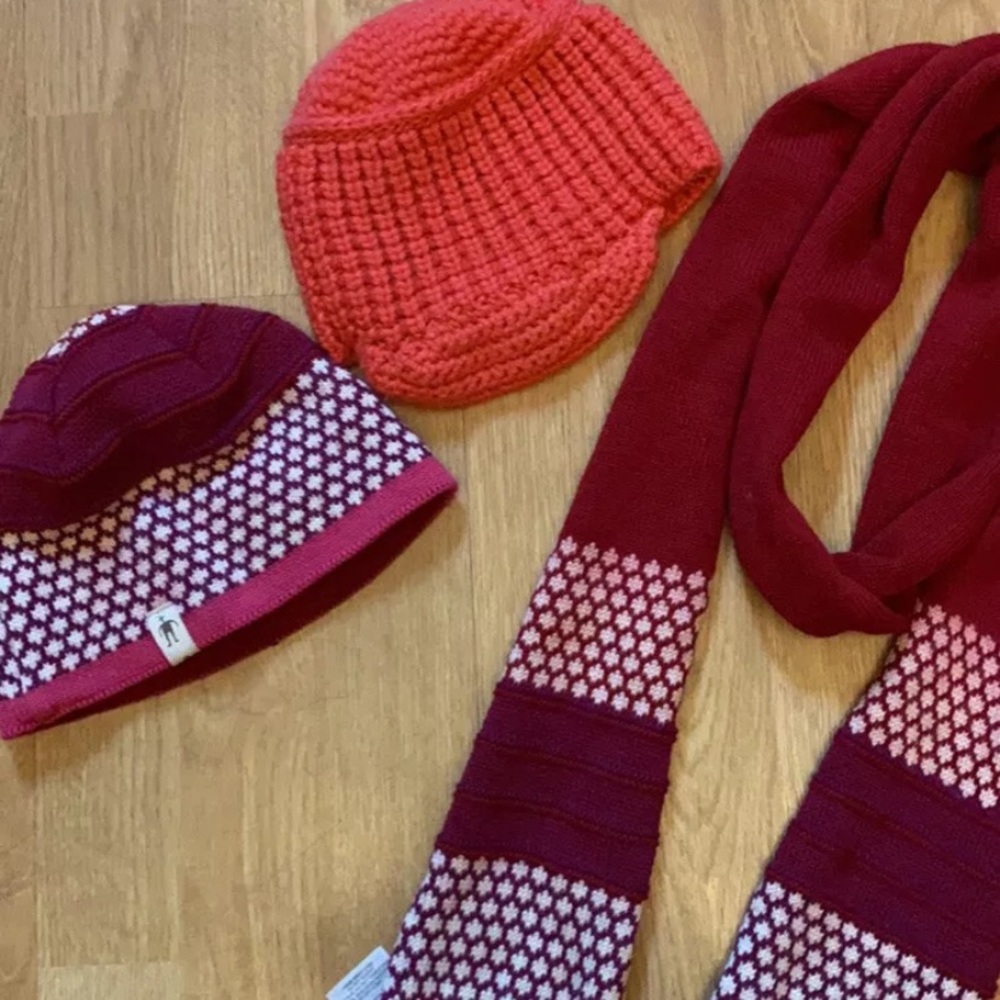 Smartwool lot of 3: merino wool hats and scarf
